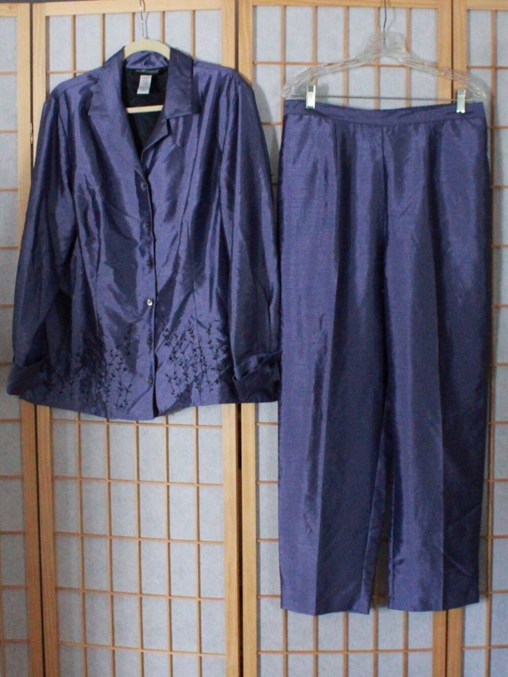 Vintage Sag Harbor Woman Embroidered Accent Pant Suit